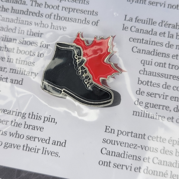 FREE with purchase- Boot of Remembrance pin - Picture 2 of 3